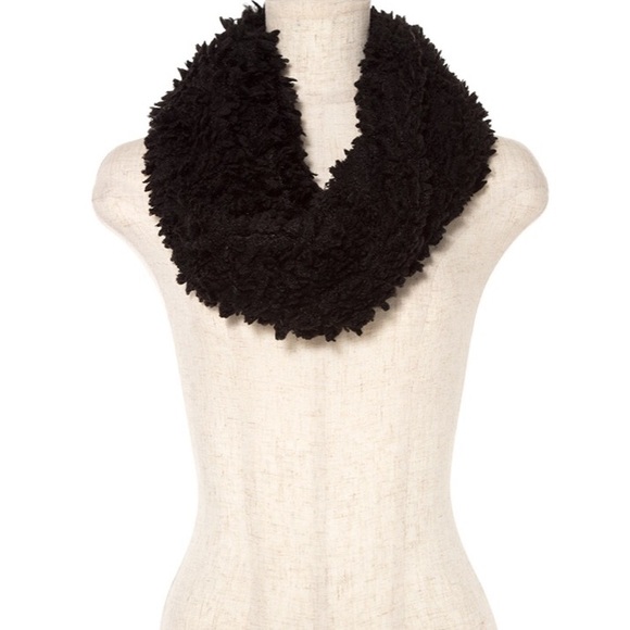 Tayzani Accessories - Black Boucle Scarf Comfy Cozy Fall Infinity Fur